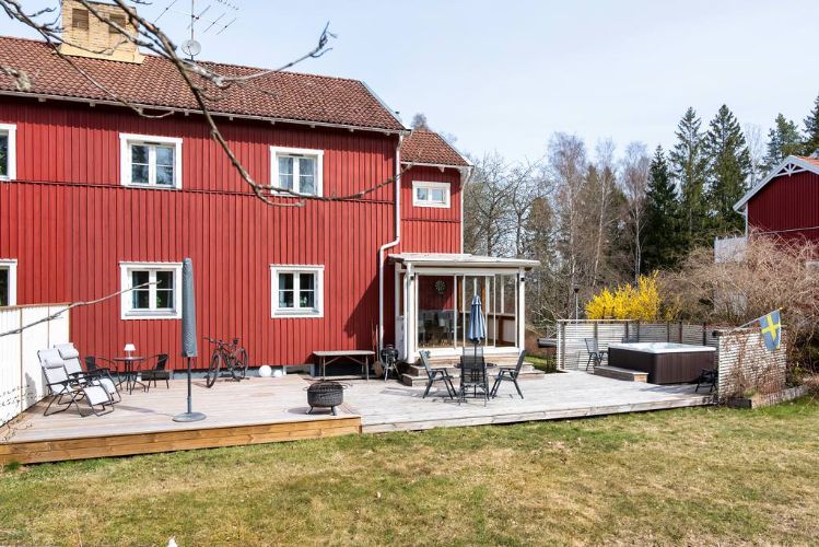 29. Laggning av sargtak montering av snorasskydd till fastighetshus